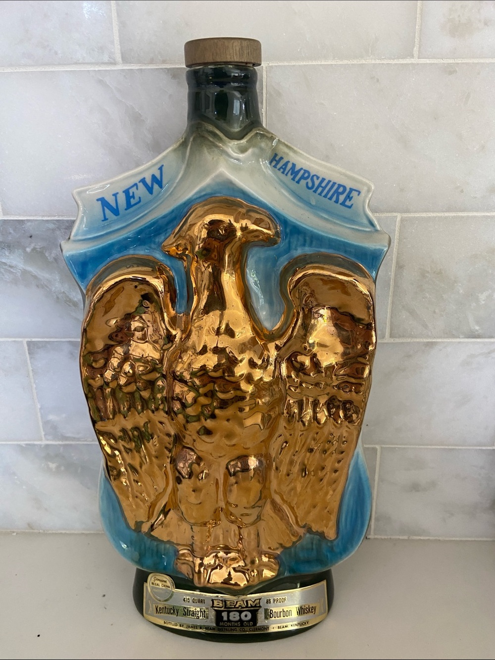 Beam Bourbon Whiskey New Hampshire Gold Eagle Ceramic Decanter vintage 1971
